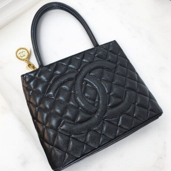 ✨️Authentic Chanel Black Medallion Caviar Leather Tote Bag (Excellent Condition) - Picture 5 of 16
